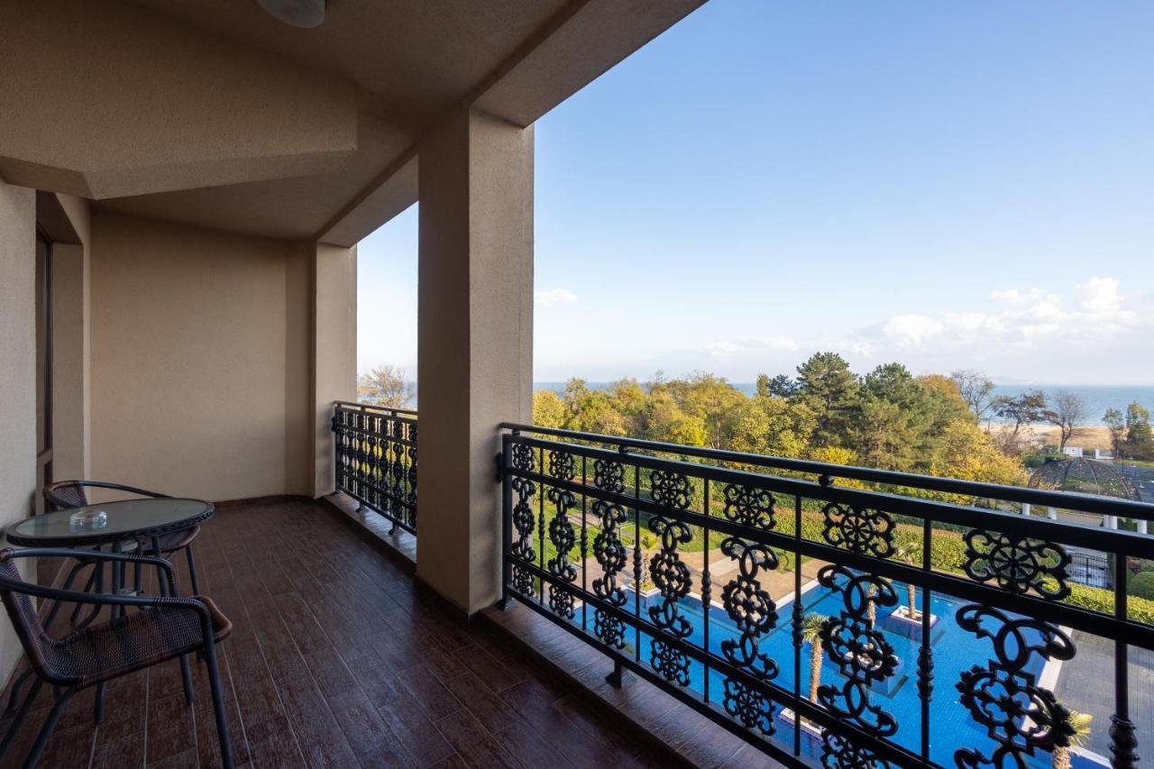 Primoretz Grand Hotel & Spa Burgas Exteriör bild A balcony