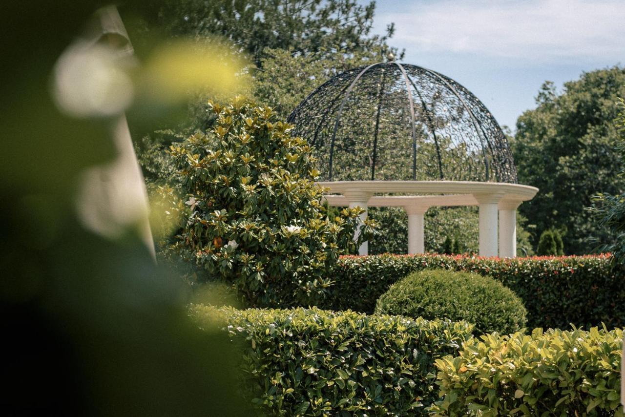 Primoretz Grand Hotel & Spa Burgas Exteriör bild The Rose Garden