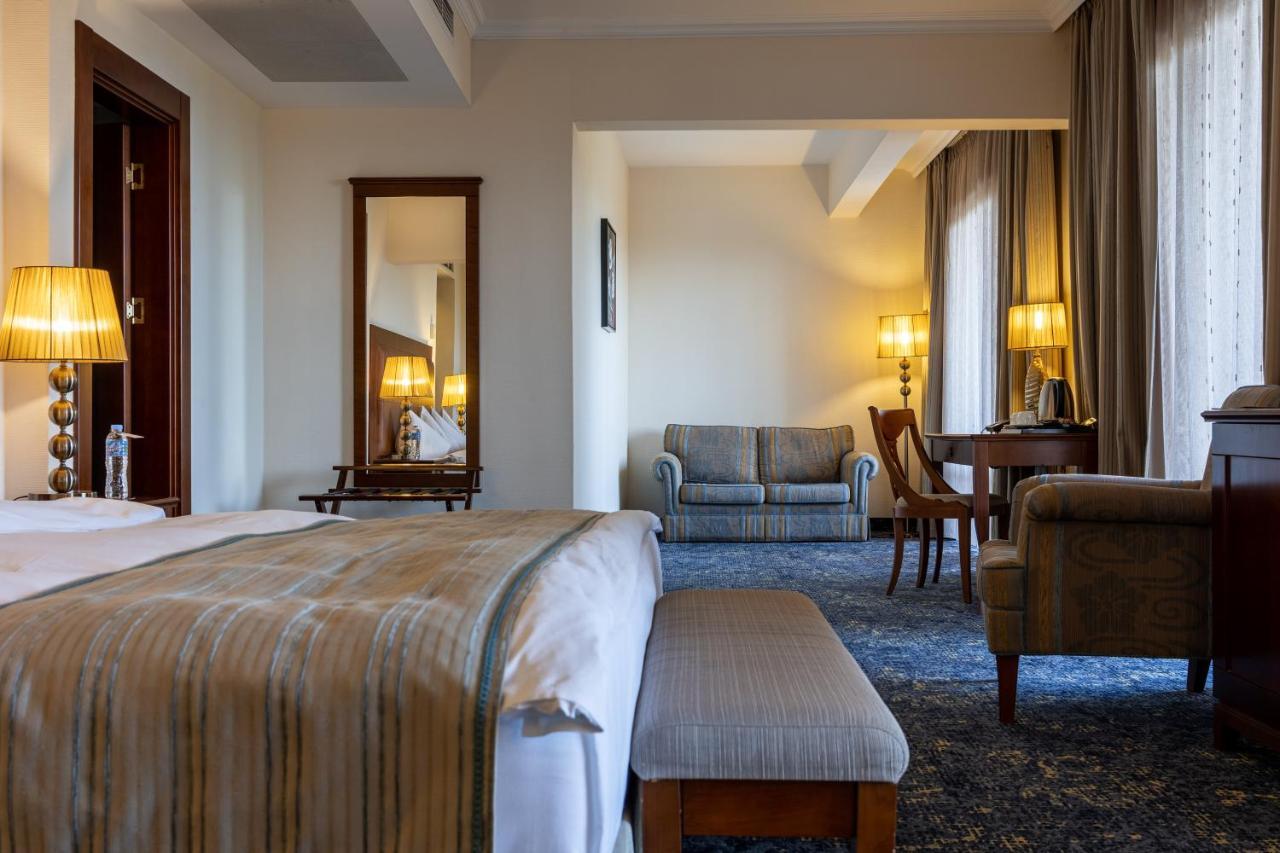 Primoretz Grand Hotel & Spa Burgas Exteriör bild A room at the hotel