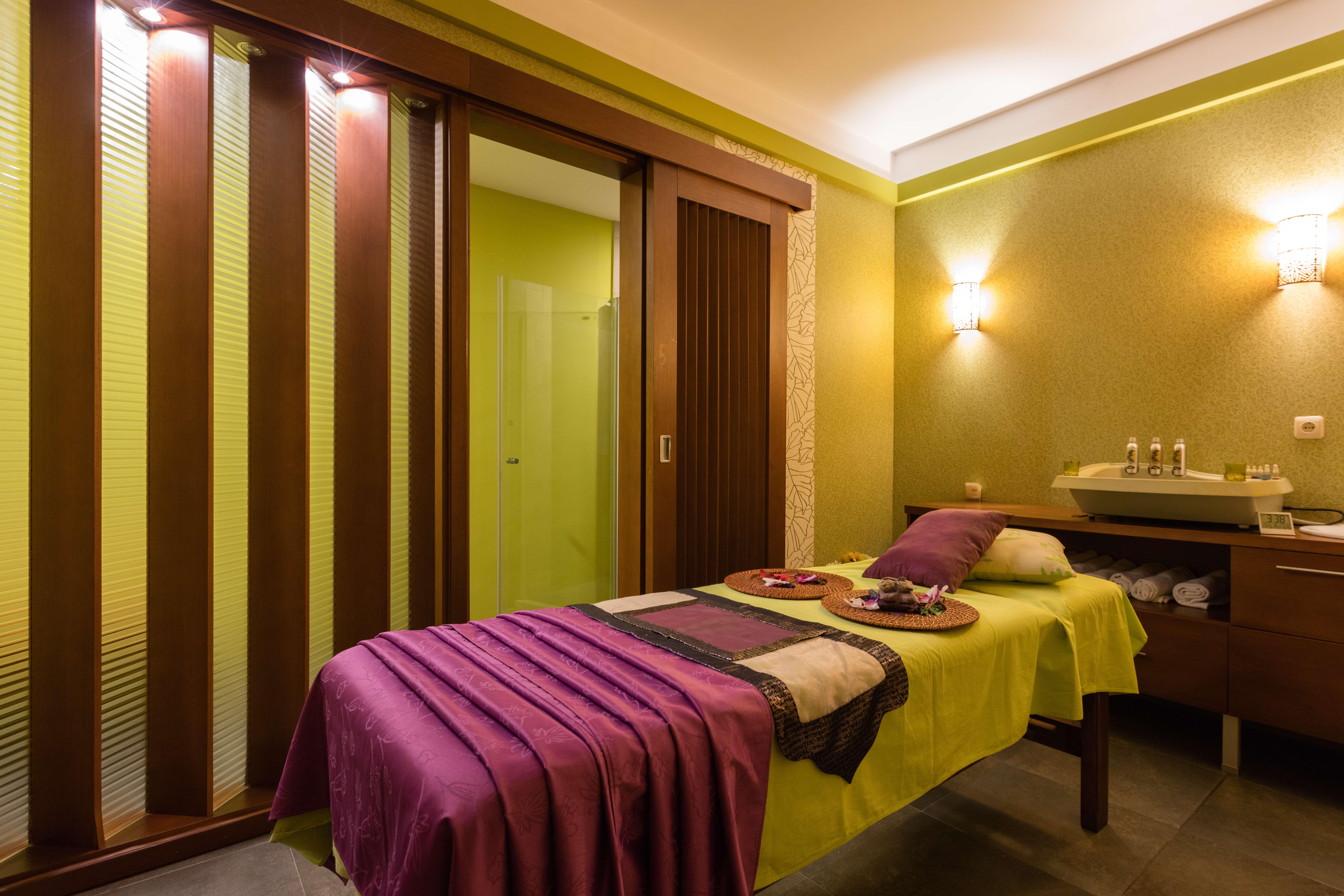 Primoretz Grand Hotel & Spa Burgas Exteriör bild A massage bed