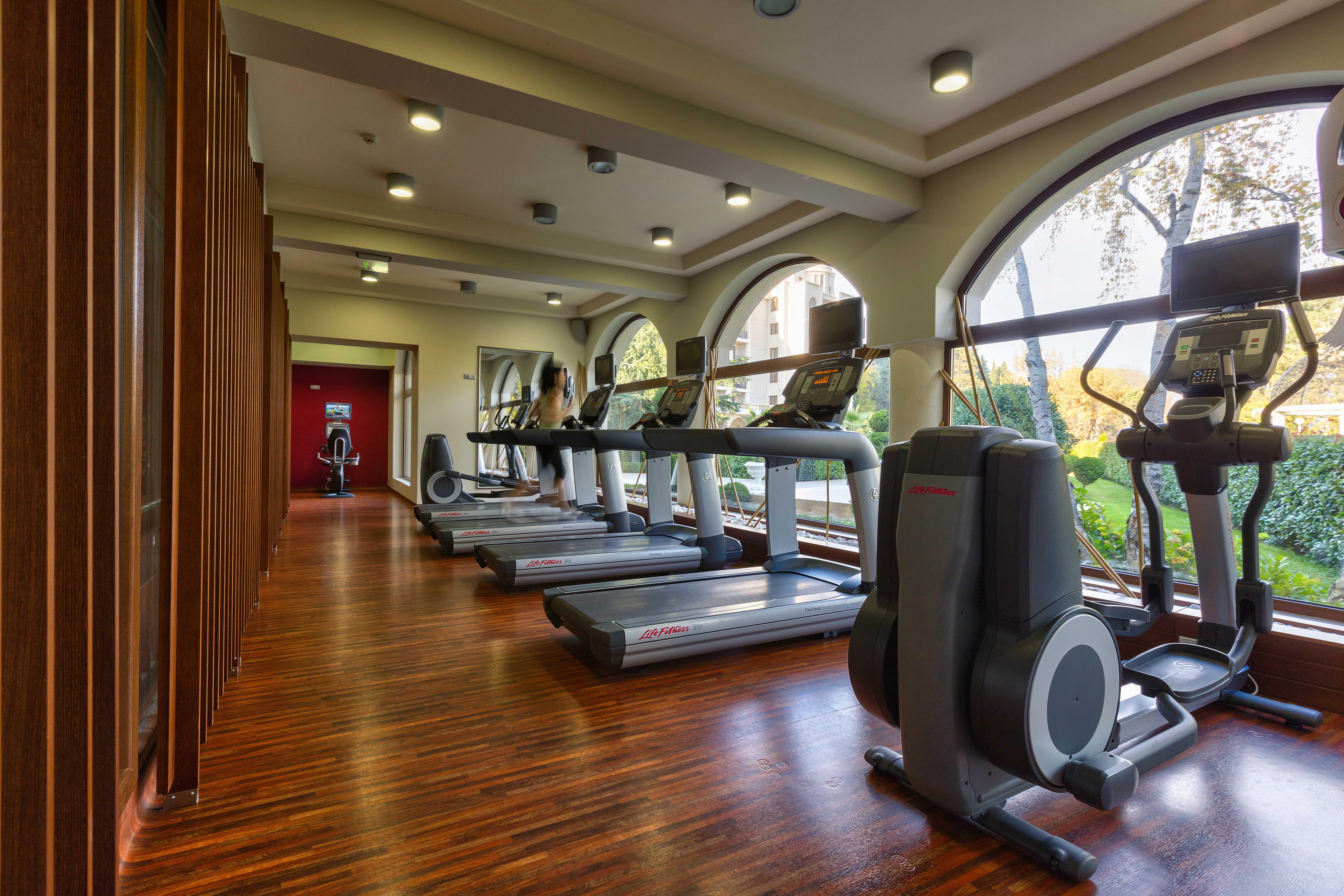 Primoretz Grand Hotel & Spa Burgas Exteriör bild The gym at the hotel