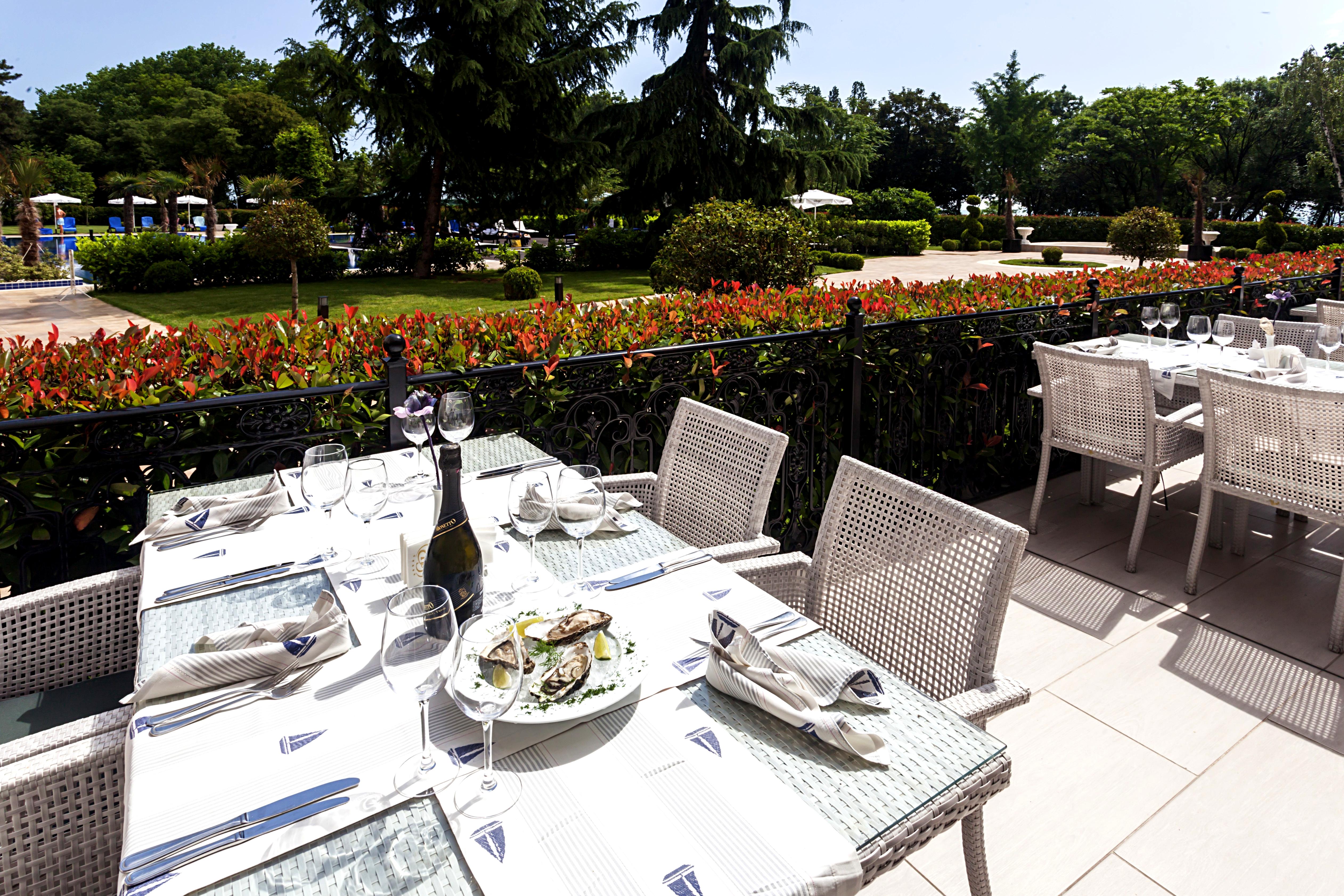 Primoretz Grand Hotel & Spa Burgas Exteriör bild The restaurant