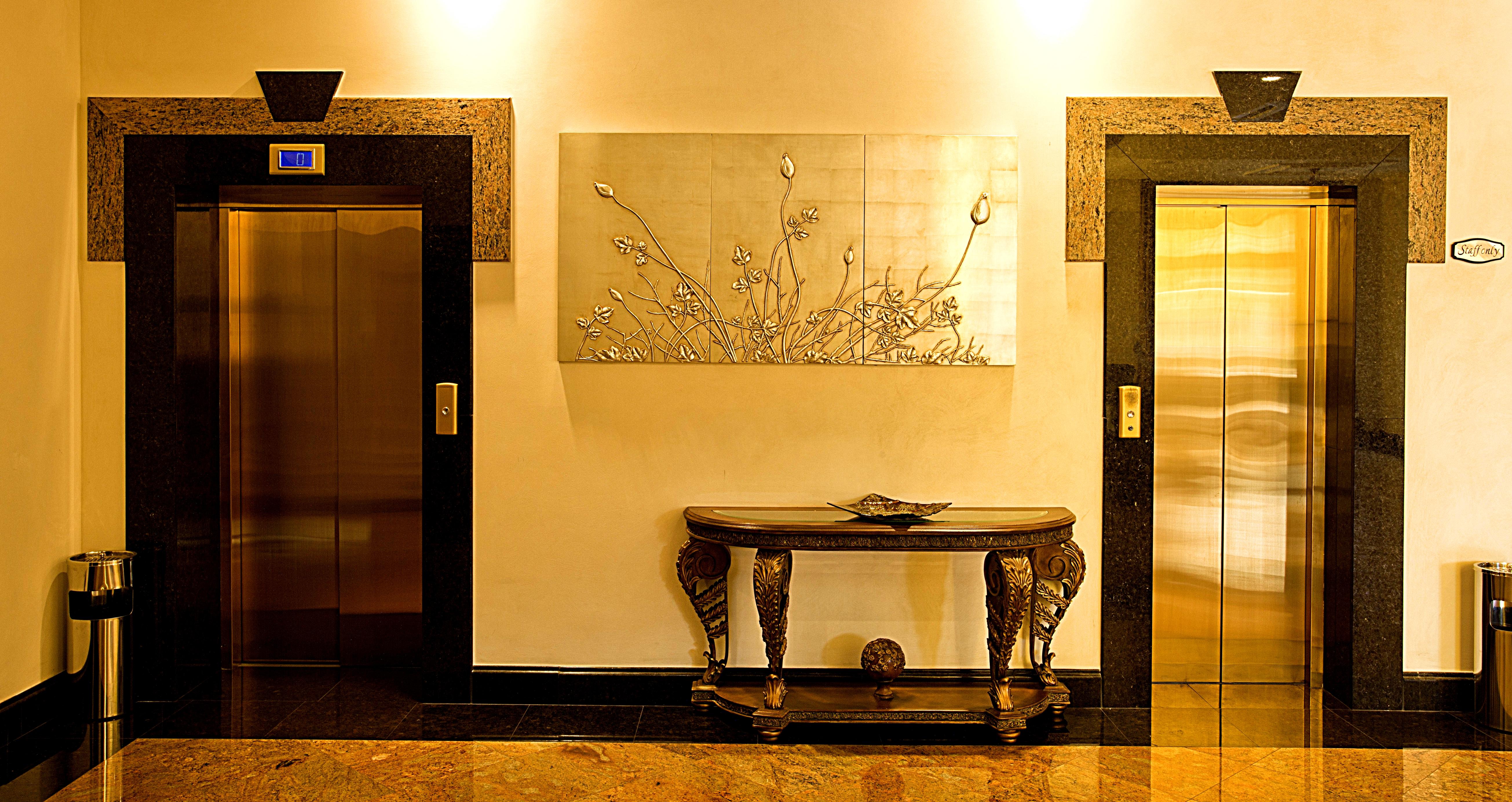 Primoretz Grand Hotel & Spa Burgas Exteriör bild The elevators at the hotel