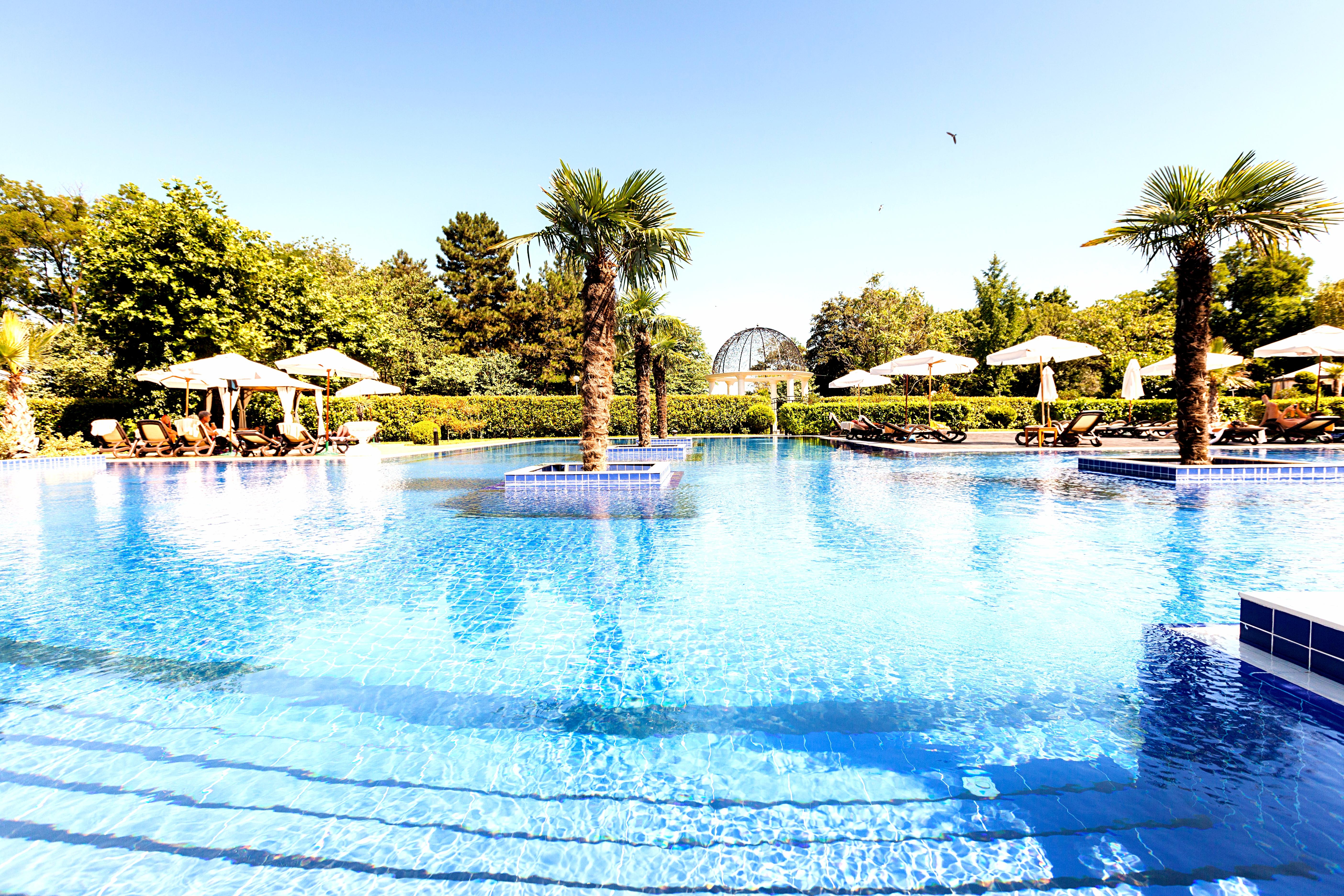 Primoretz Grand Hotel & Spa Burgas Exteriör bild The pool at the Taj Bengal