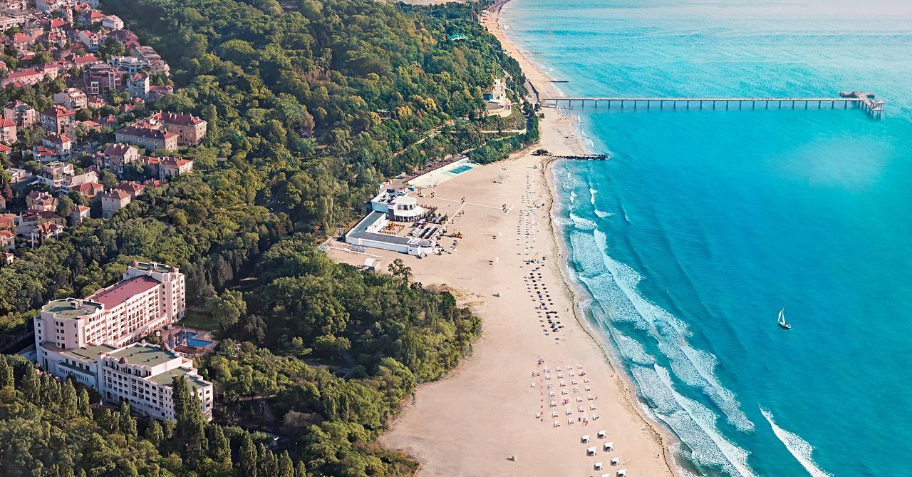 Primoretz Grand Hotel & Spa Burgas Exteriör bild Aerial view of the beach